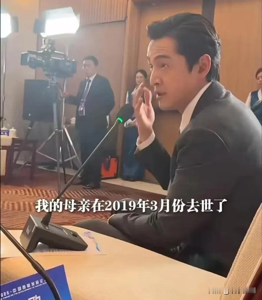 胡歌8090后的偶像仙剑开始的传奇都说他是妈宝男我感觉他不是真正意义的