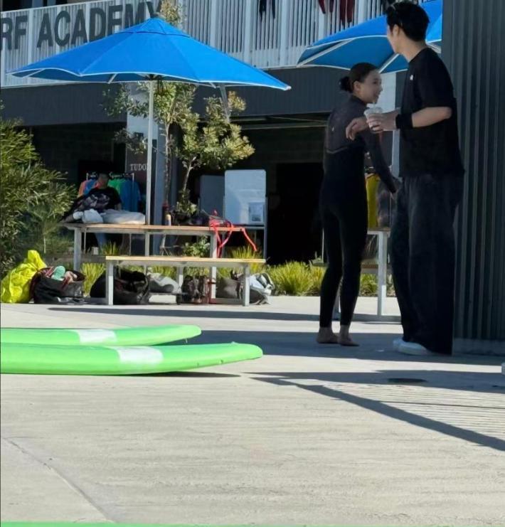 向太点赞的“离婚瓜”彻底凉透了？窦骁何超莲澳洲撒糖太狠！ 11月9日网友实拍