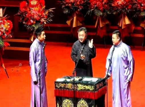 5月24日郭德纲、于谦青岛商演遭遇滑铁卢，有位青岛的表示：