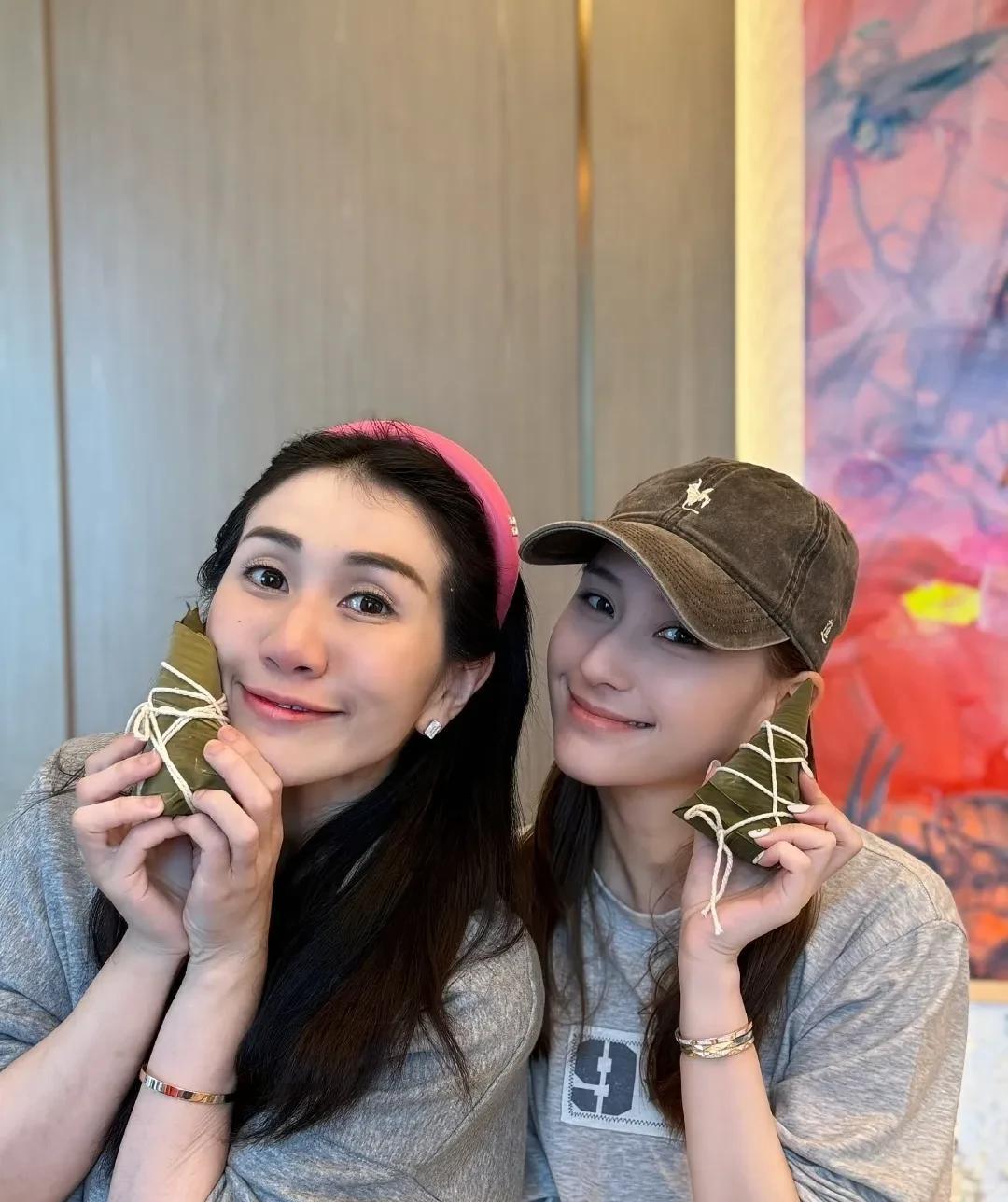 何超莲和窦骁的婚姻就像是个谜？端午节本是和家人在一起团圆的时候，何超莲晒出了和