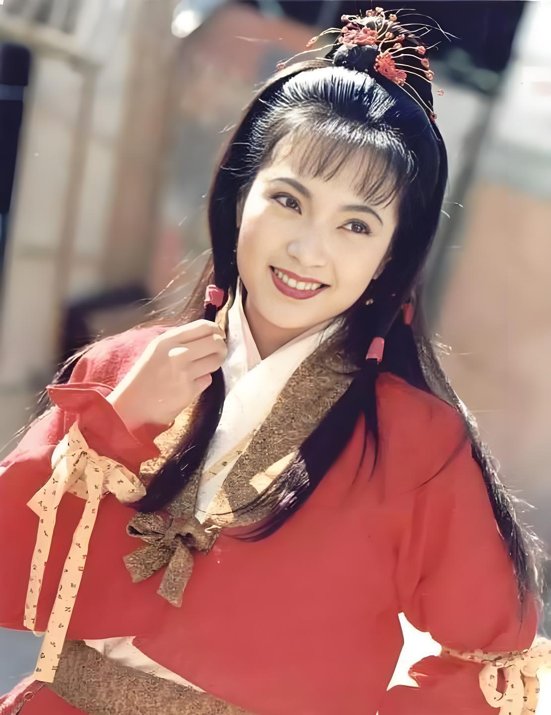 耶律齐娶了郭芙十几年，为何无儿无女？黄蓉临死前才把这女婿看透。表面看，郭芙是郭靖