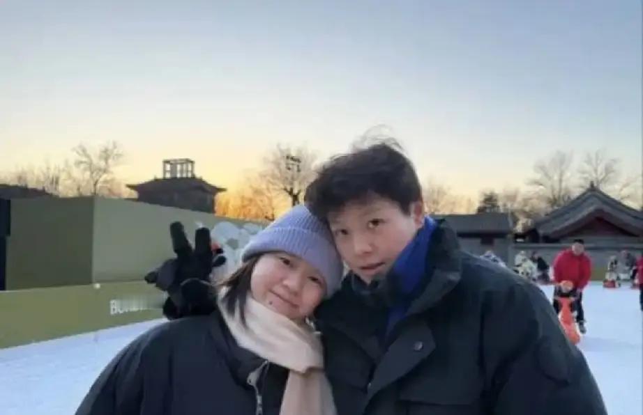 别再可怜全红婵了。你看到冬至那天，只有陈艺文陪她吃饭。你没看到，这是她们私