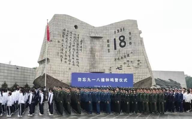 1944年9月11日，彭雪枫在八里庄战斗中牺牲，一直认为被流弹击中，2015年重