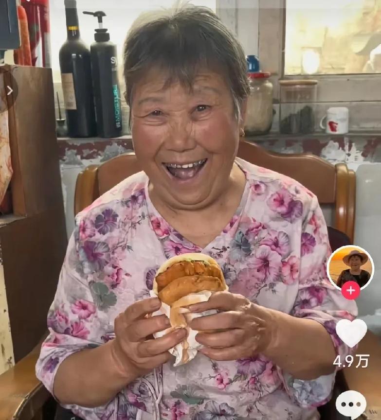 我太喜欢这个奶奶了，有和我一样喜欢她的吗，我就觉得她好可爱，每次看到她心情都跟着