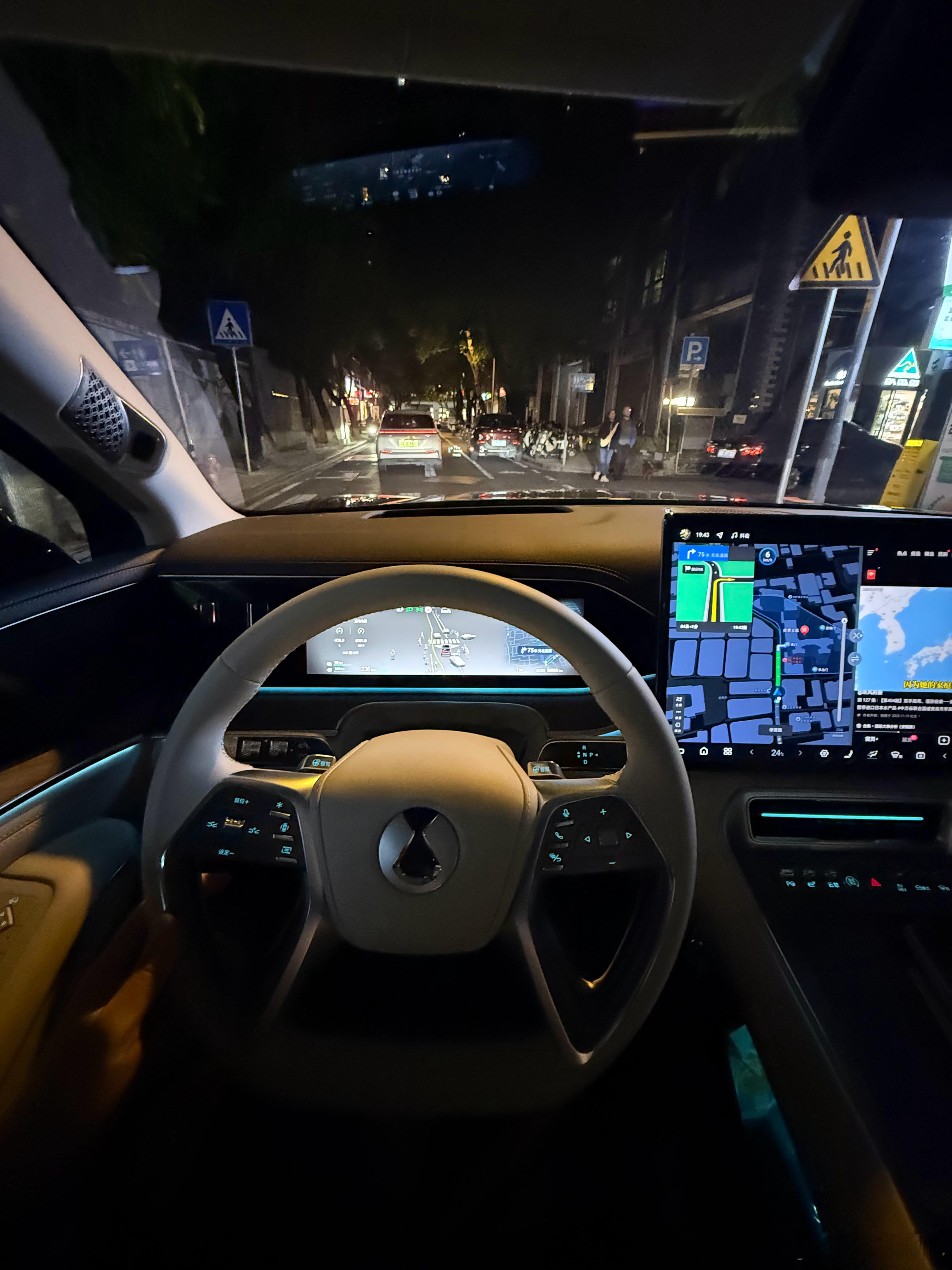 压着7点半的时间回家！还有一天，第一阶段限行就结束了，各位有收到过罚单或者警告吗