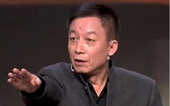 一次，易中天问董宇辉：“你知道霍去病为什么死得那么早吗？”“生病是天意，没办法的