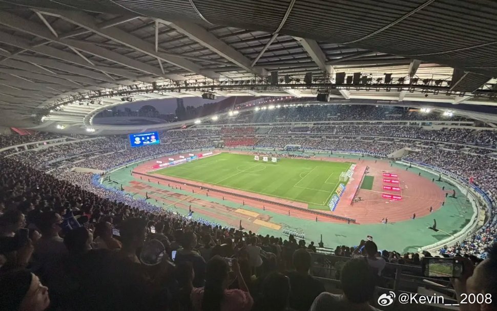 苏州南京生死战，热闹是真热闹，水平也是真的不高相比于中超，苏超的球员们，更加愿意
