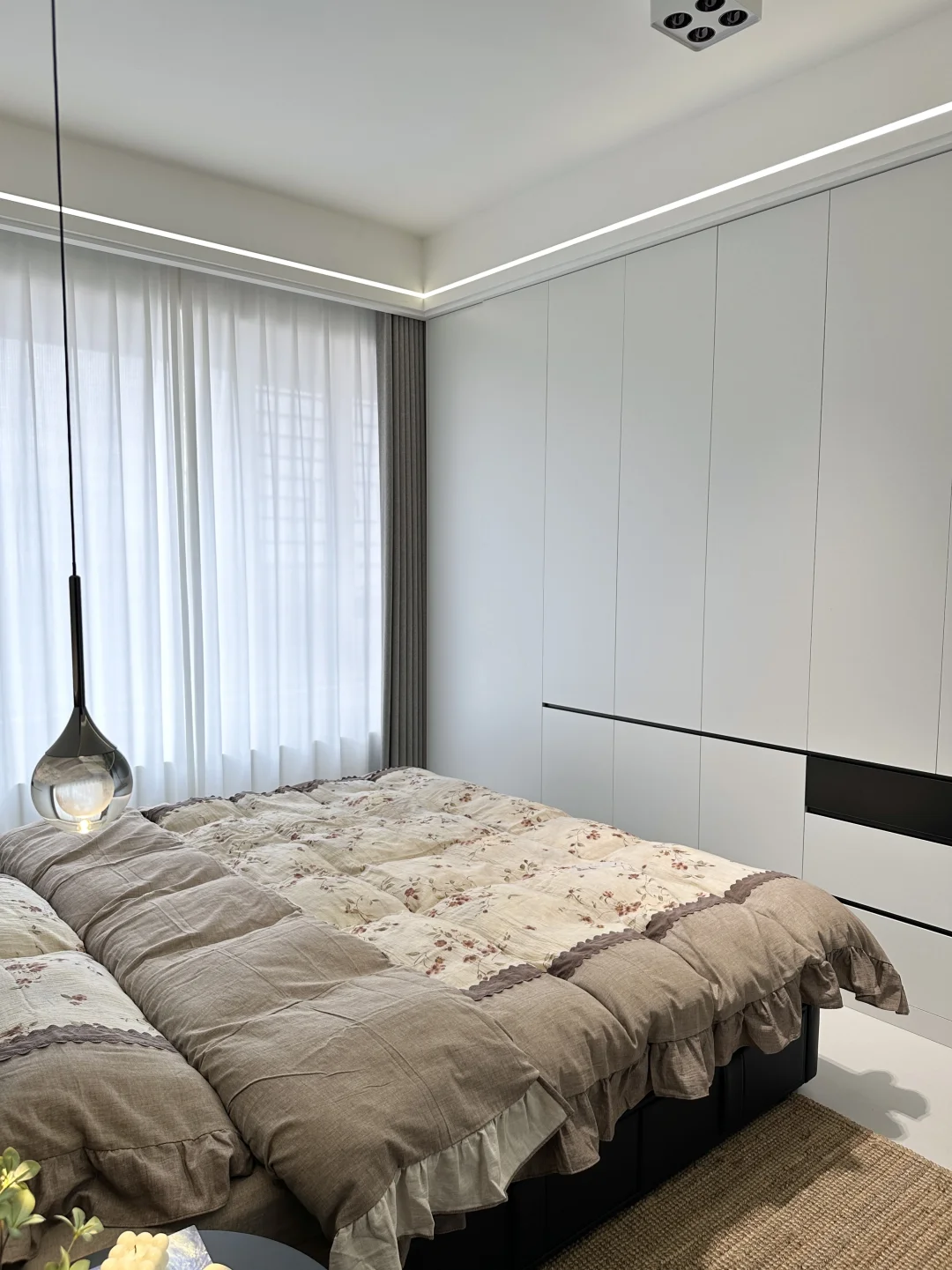 替你们试了，3.2开间做床尾满墙大衣柜真香啊