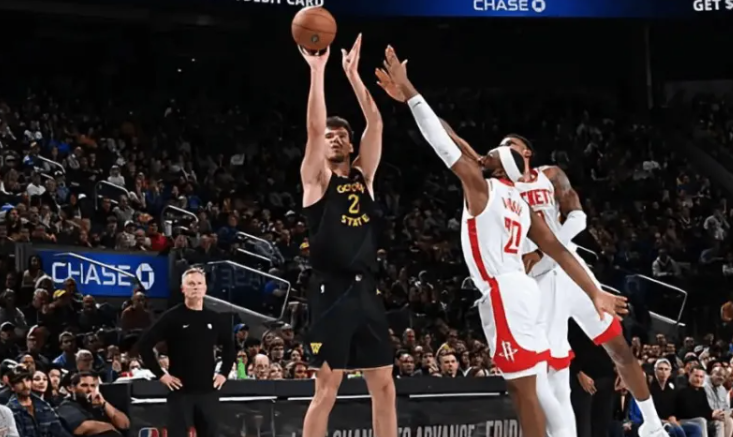 勇士球员昆腾-波斯特透露，上赛季与火箭的季后赛让他意识到了自己需要变得更强壮。