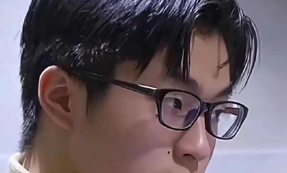 华裔男子假冒日本人从美国把中国文献带回来！他是把孙子兵法翻烂了吧，想出这么妙的计