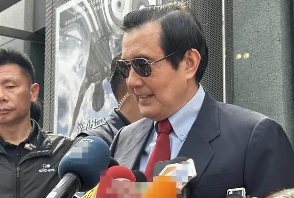 国民党的机会来了，因为美媒《纽约时报》也罕见发表社论，批评赖清德的“十讲”，加剧