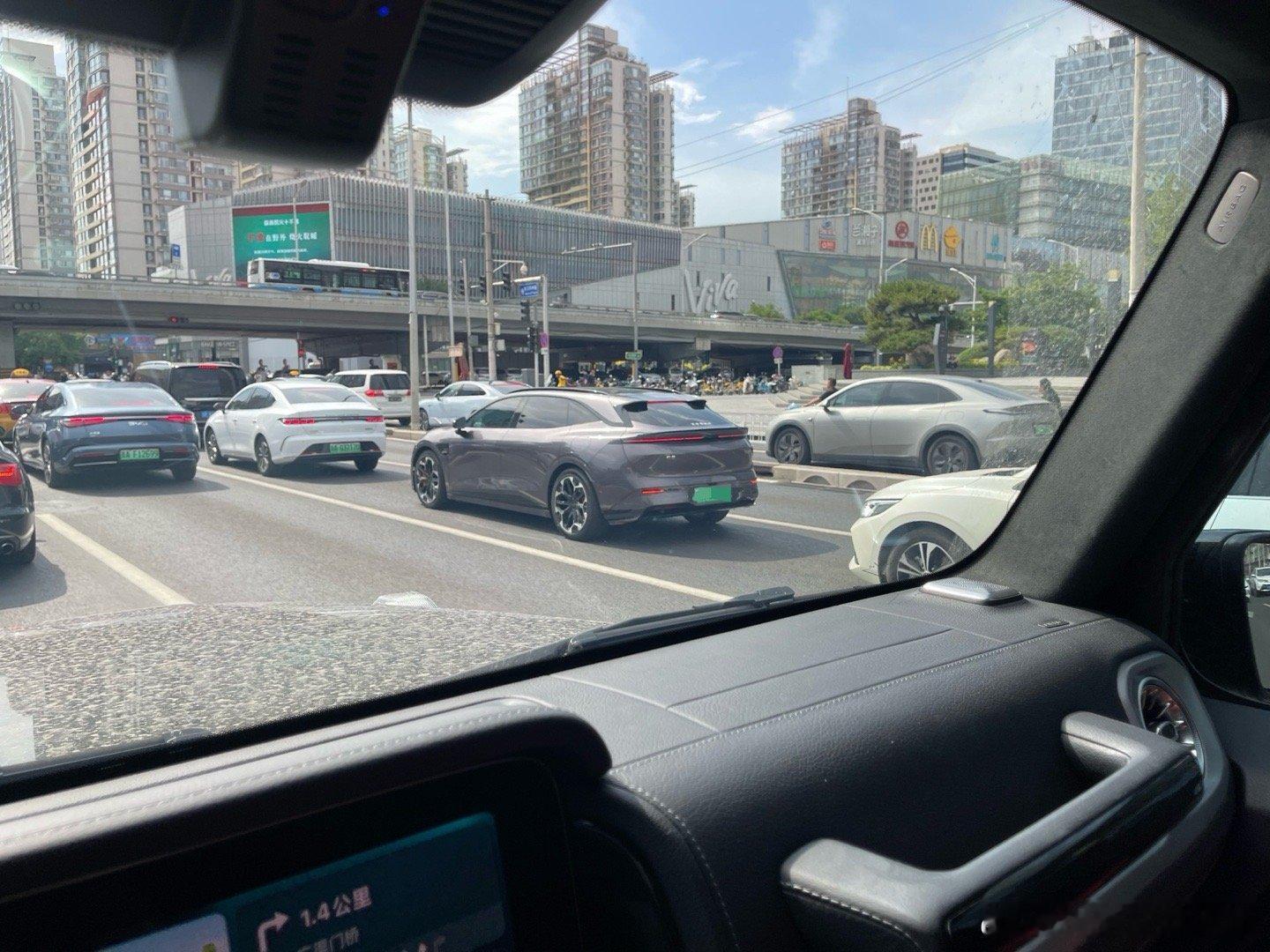 哦豁紫色极氪007gt还选了轮毂和卡钳​​​