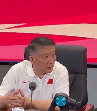 中国女篮主教练宫鲁鸣：使用李缘主要我们没有其他太好的选择。中国女篮主教练宫鲁鸣谈