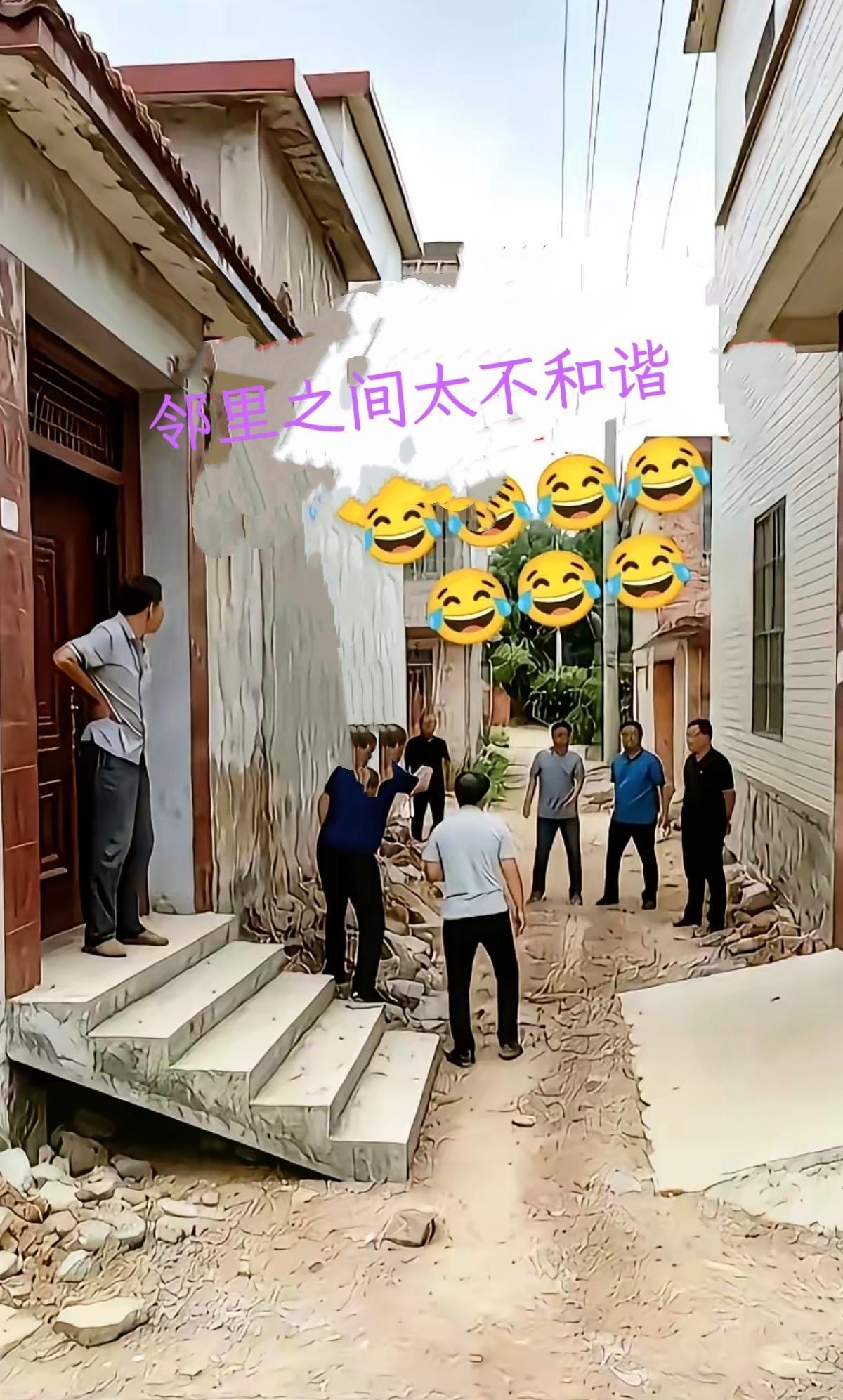 农村两户人家门前修坡堵了路，看着闹心更戳破了人心的狭隘。不是单纯素质问题，而是小