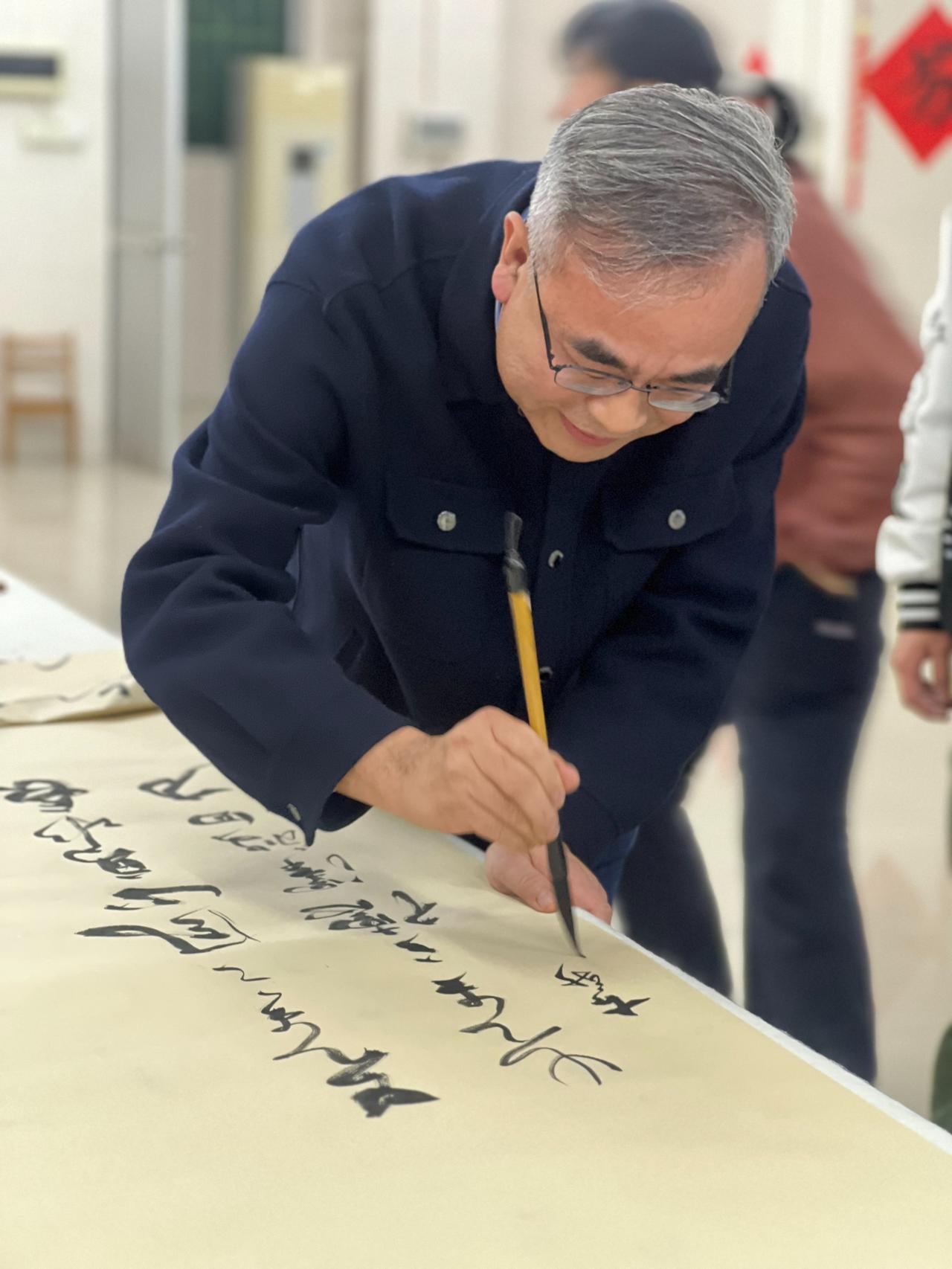 快过年了，家里有人得了肺癌，过年期间应该注意点什么？能不能出去？能吃什么不能吃什