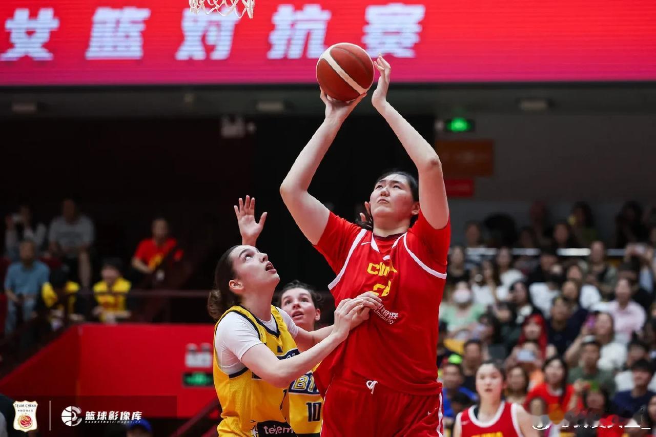 2027WNBA选秀预测：张子宇升至榜眼签！北京时间7月9日，美国知名选秀网