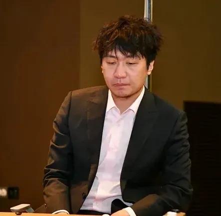 野狐人气争霸赛~申工智能首进决赛两位首进决赛的廖元赫与申真谞争夺冠军