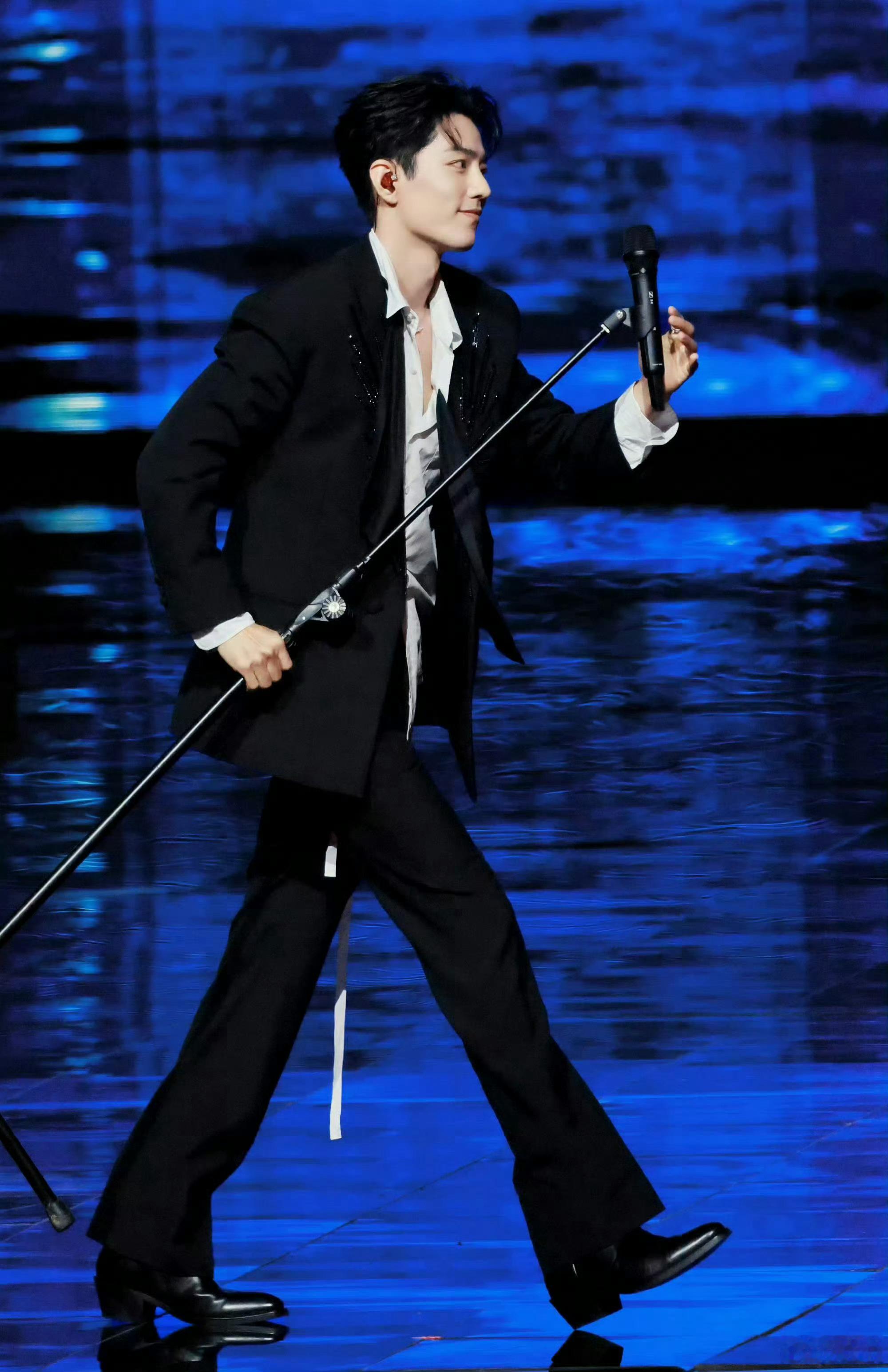 建议网文作者都来抄肖战履历！素人设计师转身杀穿娱乐圈，作品文化输出全球，流量断层