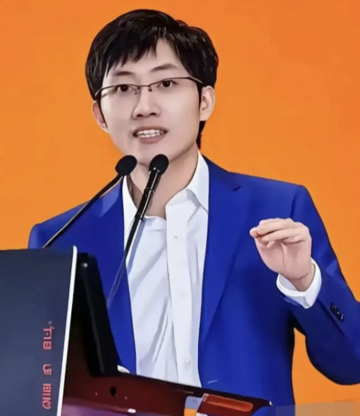中美差距究竟有多大？”DeepSeek创始人梁文峰再次语出惊人！他说：“我们经常