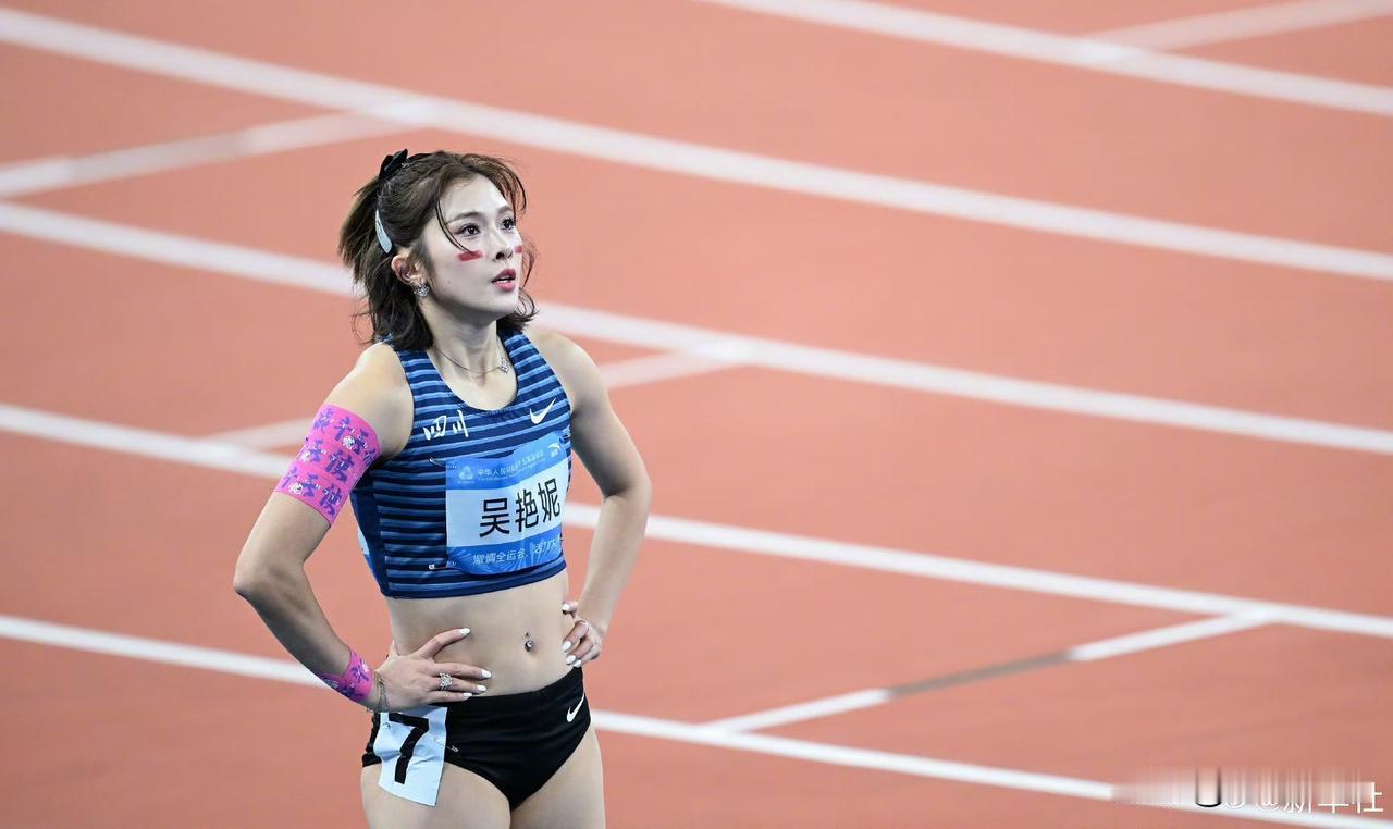 不是冠军，是亚军，但是热度比冠军流量还要大拿亚军却被媒体围到挤爆！吴艳妮流量盖