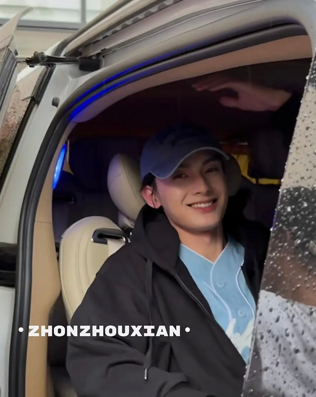 太像了吧，这是王鹤棣失散多年的弟弟？