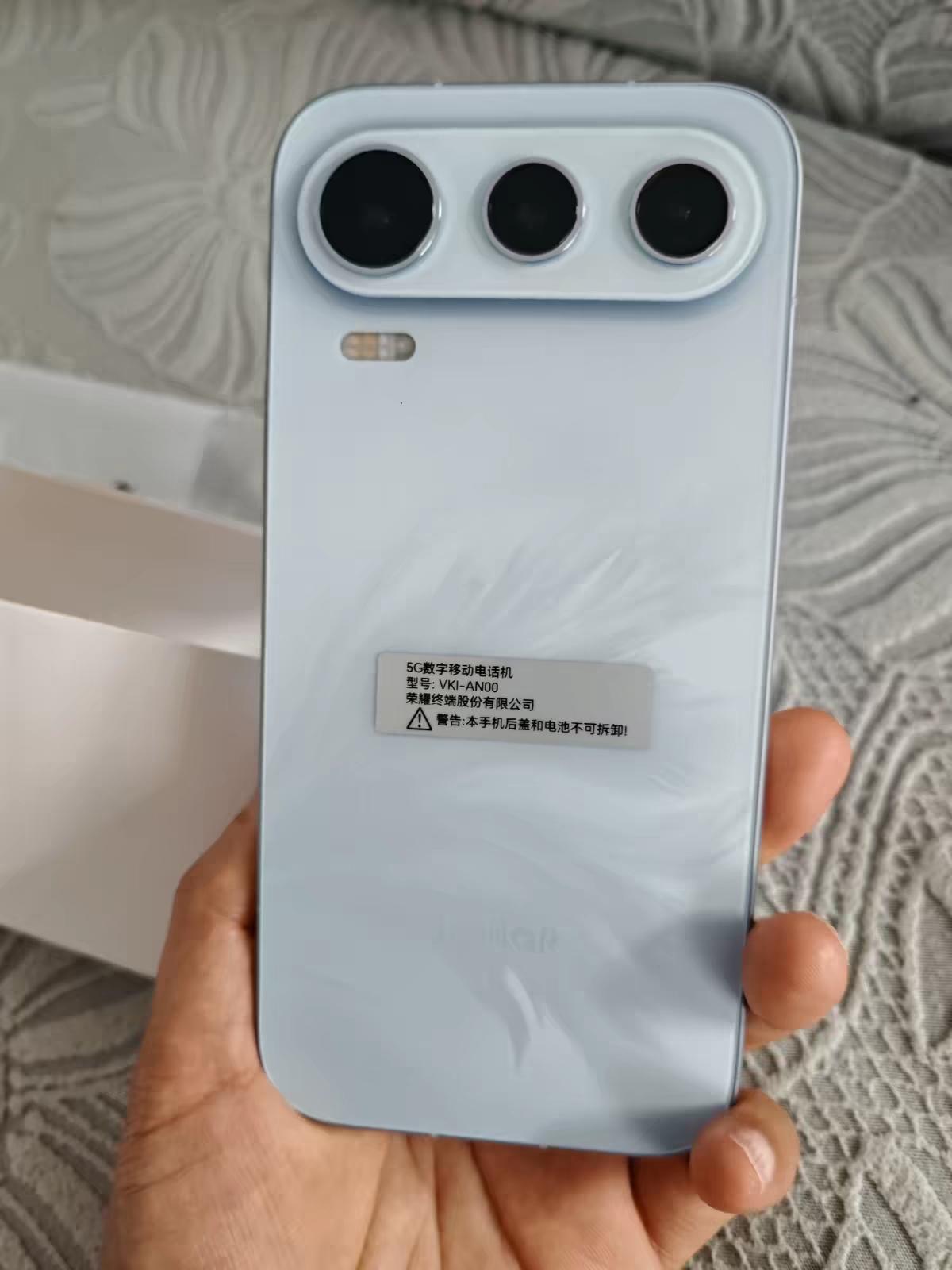 帮朋友挑中端机，我把荣耀600Pro和OPPOReno16Pro摆一起用了三天
