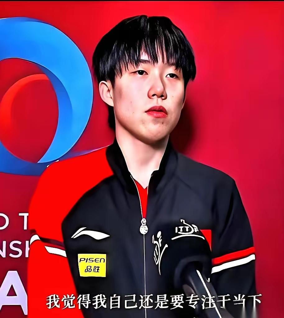 中国男乒这张牌桌上，三个人的动作，打乱了所有节奏。一个本该退的没退。一个本该