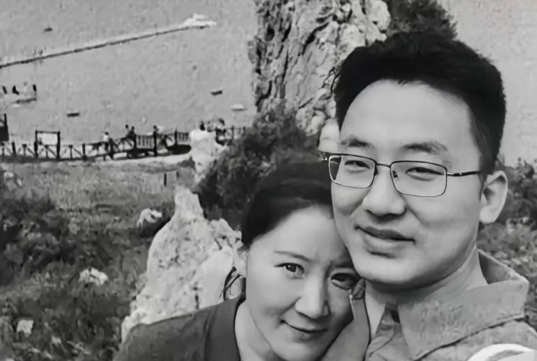 看了一眼肖飞的出轨对象之一：护士长石玉慧，没想明白一事。护士长长相再普通不过了，