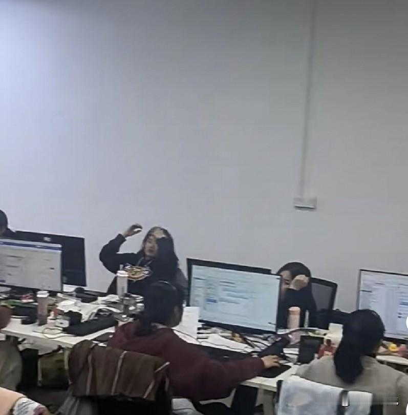 是不是被骗了呀[捂脸哭]36岁的队友自从去年失业后，这不到一年的时间里又经历了3次