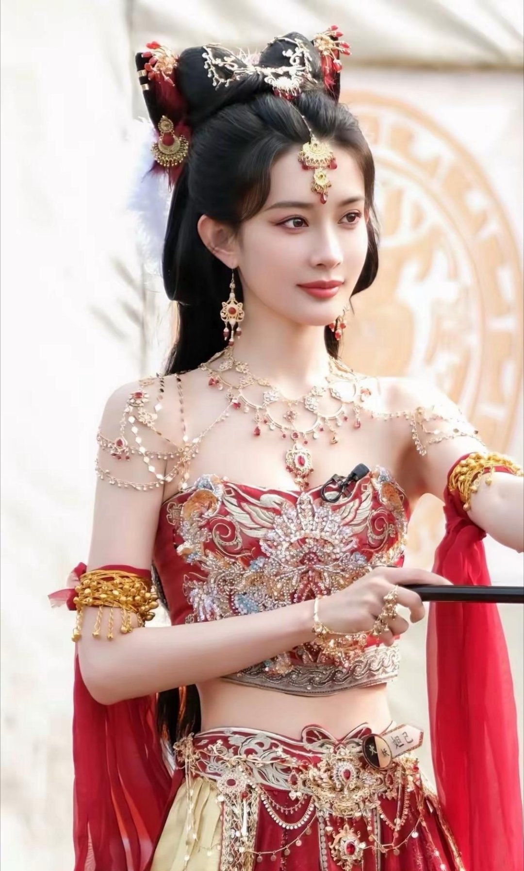 孟子义这扮相，简直宛如貂蝉再世