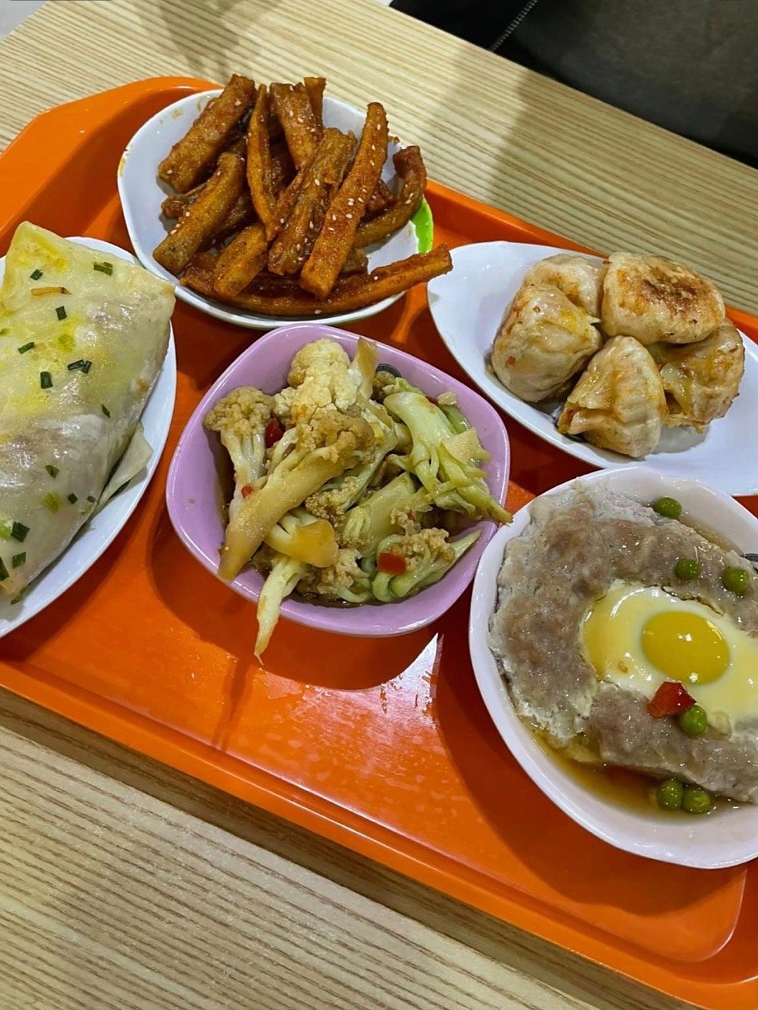 朋友在食堂请我吃了一顿饭，这个菜品还可以吗？
