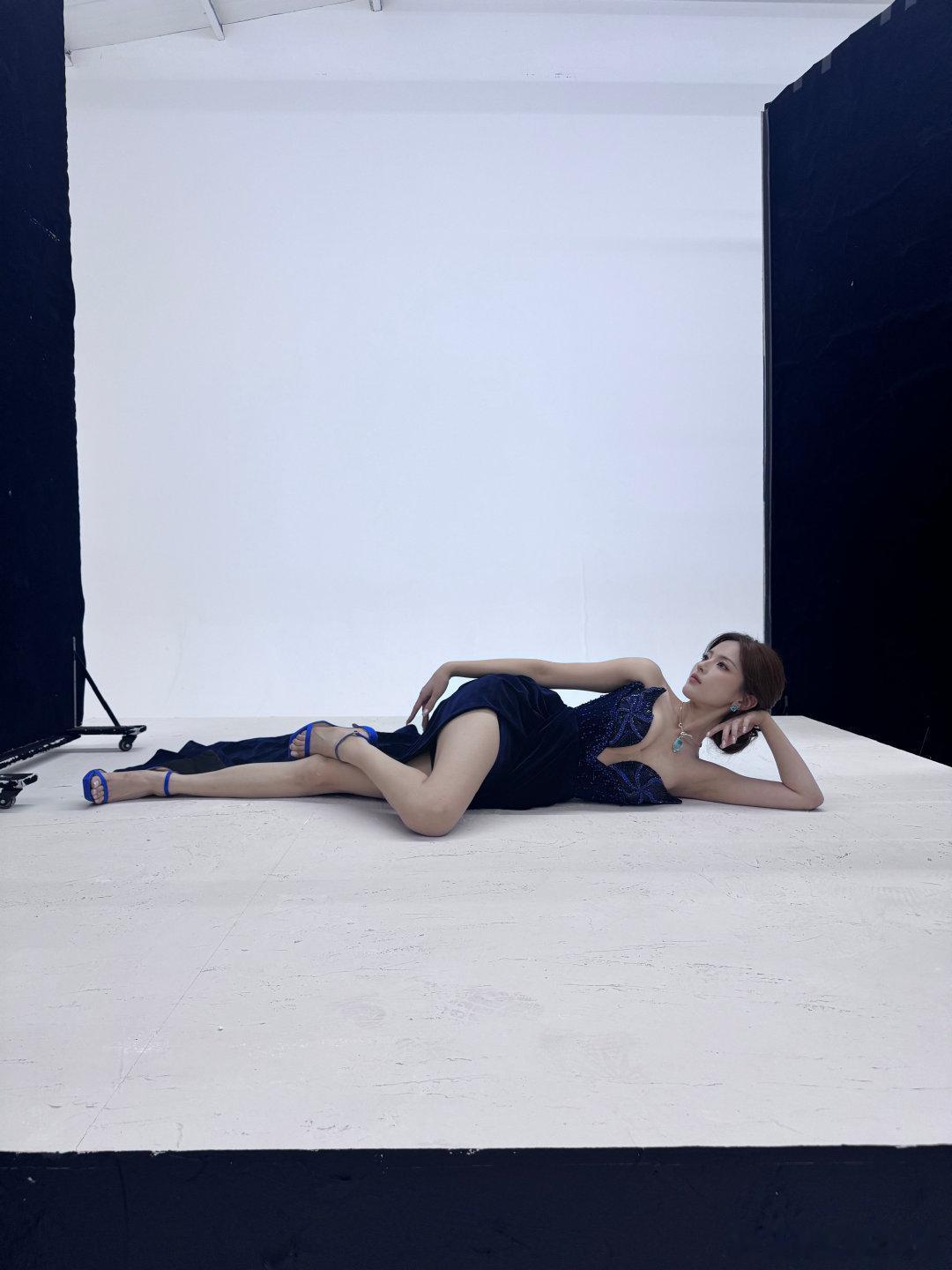 杨超越凭美貌冲出重围我现在理解了，虽然我当年没看过那个选秀，这身材脸蛋真的就是老