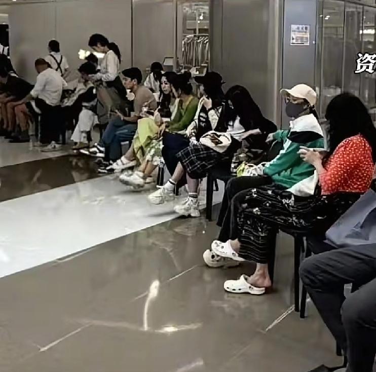 国内竟然还有这样可以买到金子的好事现在很多朋友都去海南买金子，听说那里的金子价