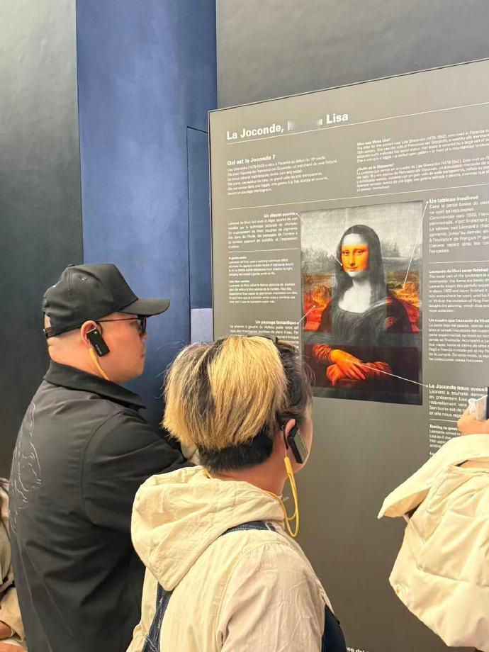 岳云鹏巴黎办相声专场，岳嫂郑敏也跟着来了！到了巴黎，主办方自然是要带着好好转转，