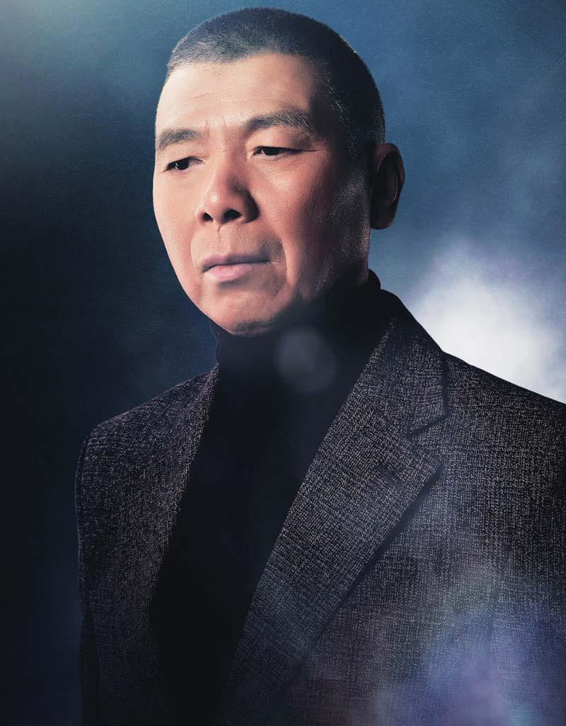 导演冯小刚，在美国的公路上开车，听着交响乐，旁边的徐帆说，您能停一会吗，都听了半