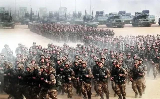 只要中国不动，没有哪个国家有能力挑起世界大战。中国军队的规模和实力，绝对是全
