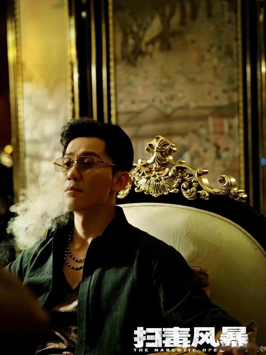 大家发现没，李晨居然开始转型了，在《跑男》这么多年，李晨这头大黑牛人设也是疲倦到