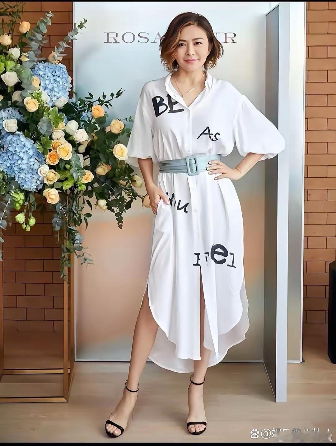 关之琳无疑是公认的美女，颜值气质都很出众，不过相比之下，她的脚就显得比较普通了。