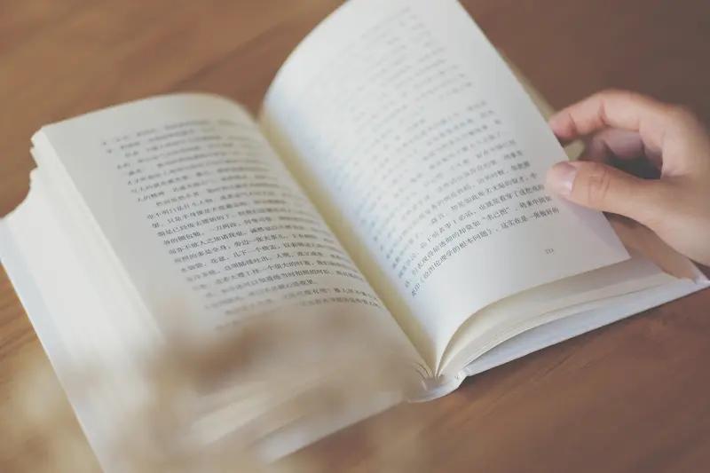 读书的最大意义，在我看来，是获取知识、智慧，享受精神愉悦，实现成长。读书能让我