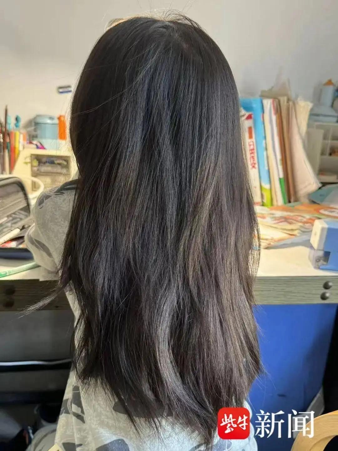 真的太感人了，在江苏张家港有一个8岁的小男孩张洹语，虽然是一个性格坚强的男子汉，