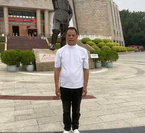 头条问，足球赛最后时刻该换蒯纪闻吗我答：当然应该用蒯纪文换下跑不动的拉木！比赛最