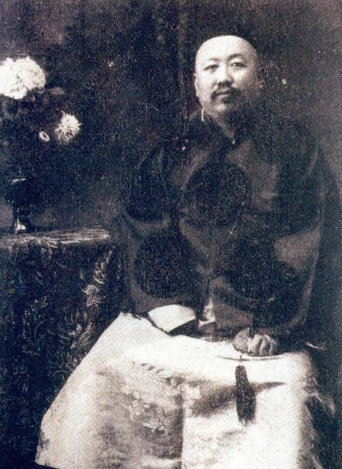 1911年11月4日，革命党敢死队冲进浙江巡抚衙门，并控制了巡抚增韫。革命党决定