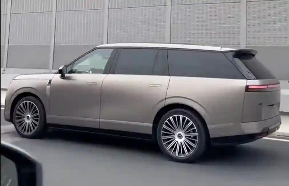 请为即将发布的庞大又霸气的小鹏GX设计一句能传世的slogan：________