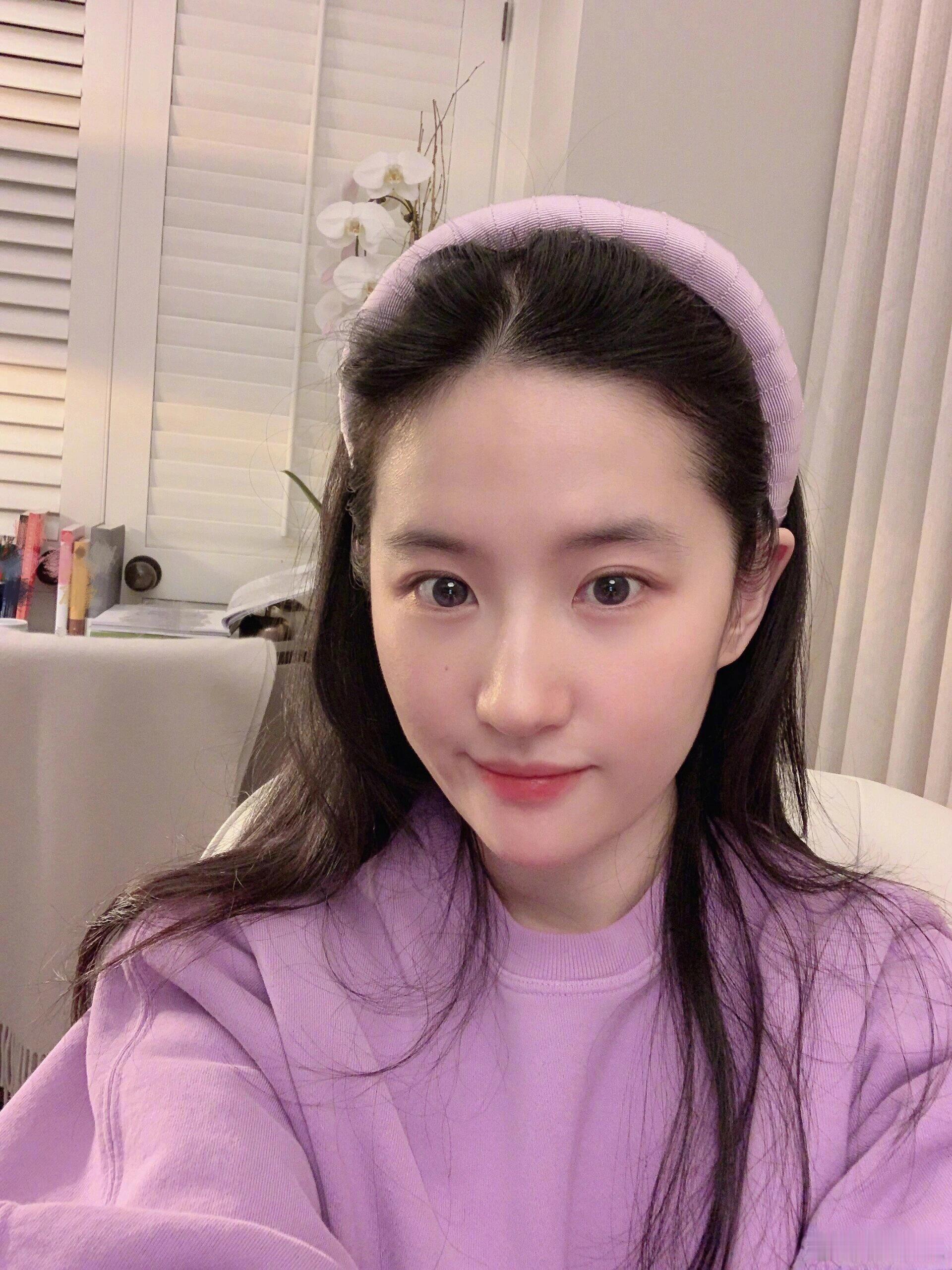 一看就是刘亦菲拍的真的拴Q了刘亦菲：为我花生！！！！​​​