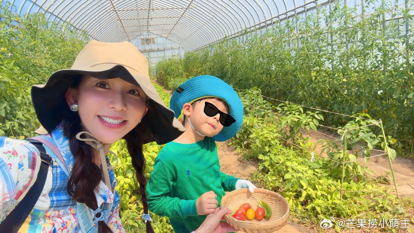 林志玲4岁儿子正脸林志玲儿子都这么大了林志玲晒与儿子合照，4岁儿子正脸出镜，长