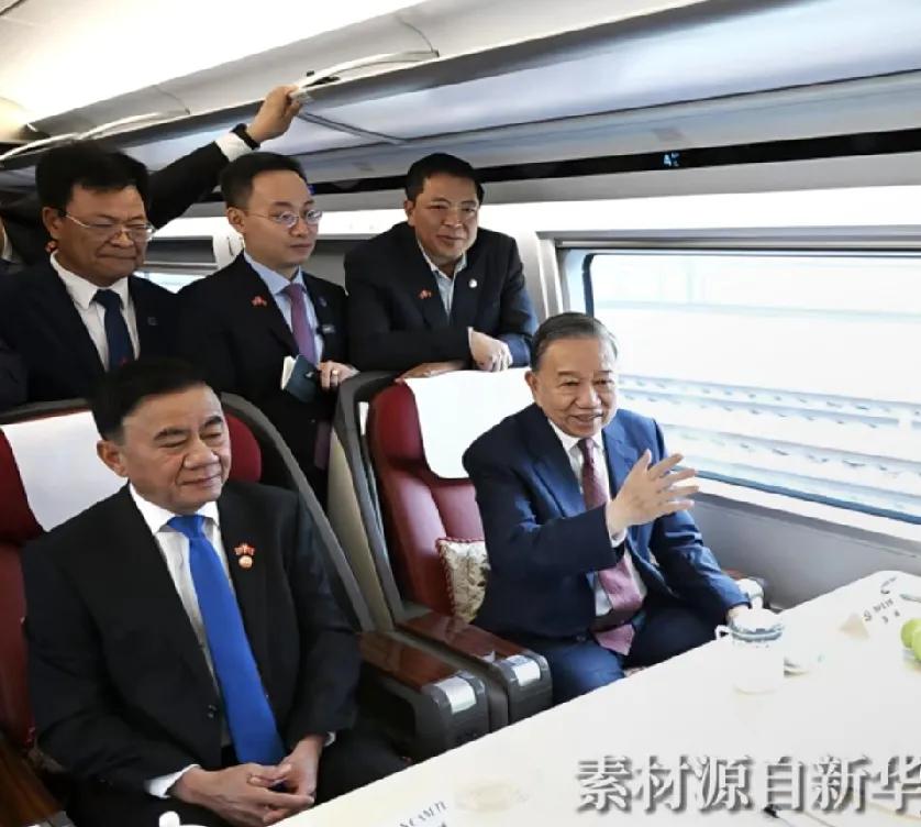 网友纷纷说:“看到越南逐渐发展起来，没有其他情绪，只有满满的祝福，头一次对一个国