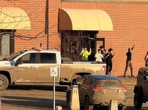 至少35人死伤：加拿大爆发最惨重枪击案，枪手据传是变性男子！2月10日，一个