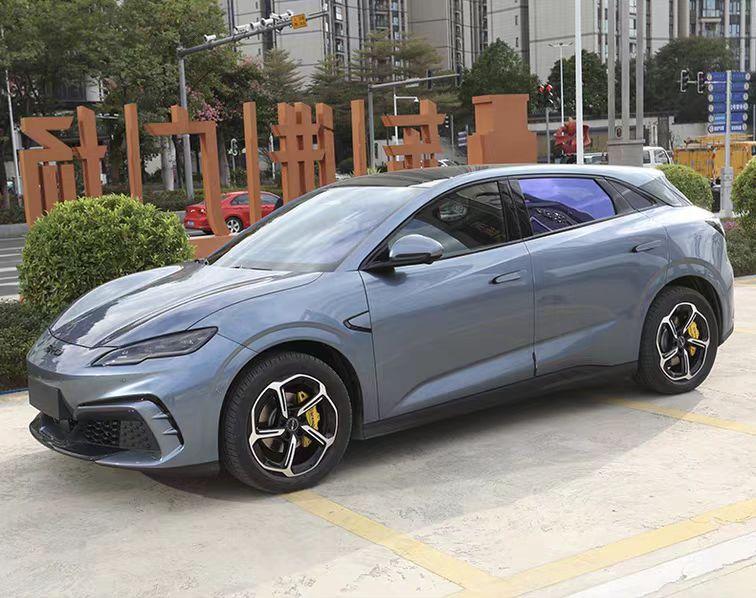 海豹06gt这么帅的一个车，卡钳配的这么low。配合原来就不太好看的轮毂，这个轮