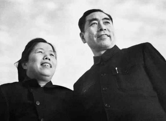 在新中国的历史上，担任过正国级的女性领导人，只有一位，就是邓颖超，在1983年到