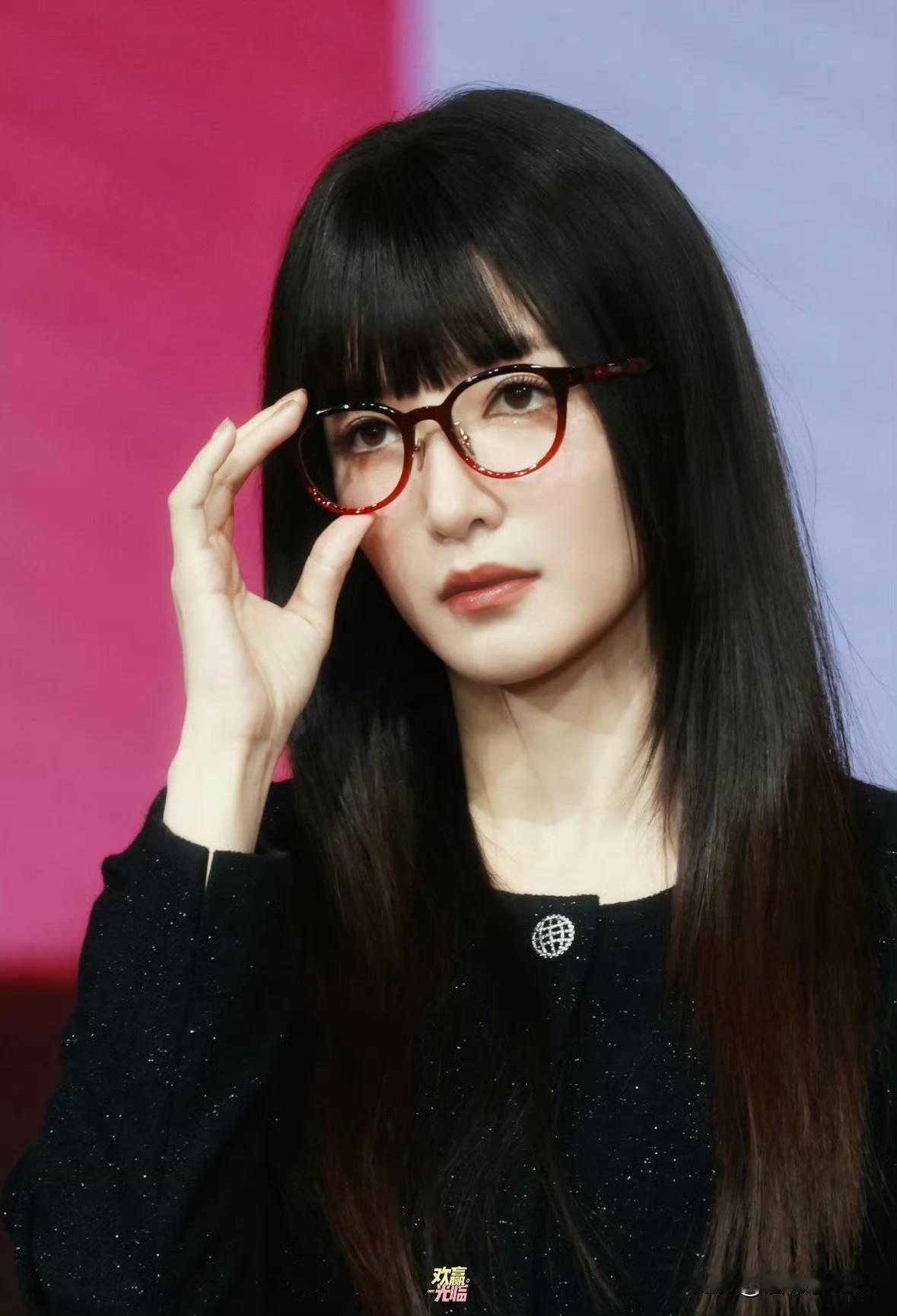 胡歌没想到杨佑宁也没有想到江疏影年轻的时候显老，老了没有显年轻，风格却像极了